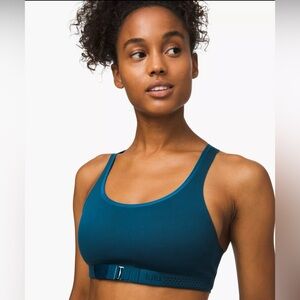 Lululemon Adapt the Strap Bra in Night Diver